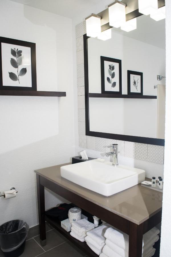 Country Inn & Suites By Radisson, Freeport, Il Bagian luar foto