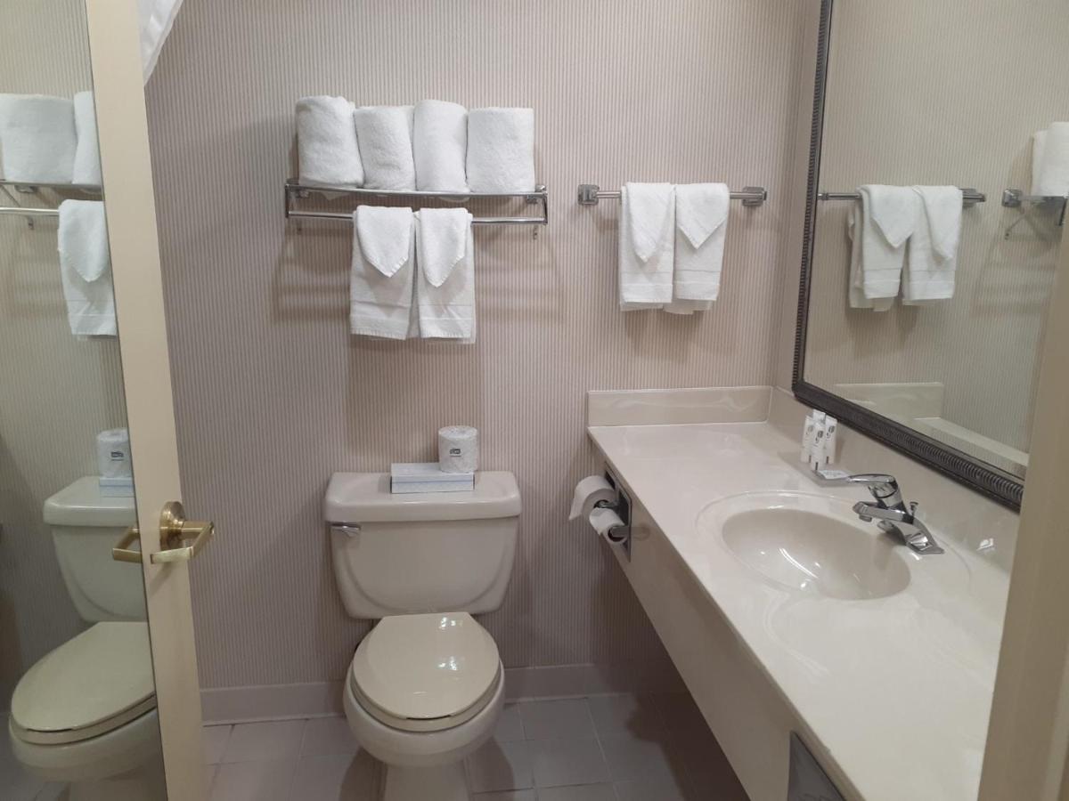 Country Inn & Suites By Radisson, Freeport, Il Bagian luar foto